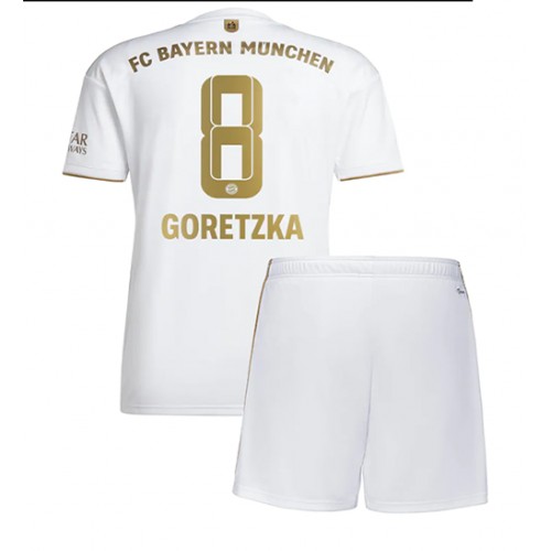 Dres Bayern Munich Leon Goretzka #8 Gostujuci za djecu 2022-23 Kratak Rukav (+ kratke hlače)